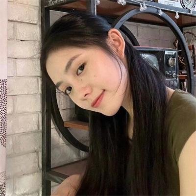 穿蓝衣的男孩